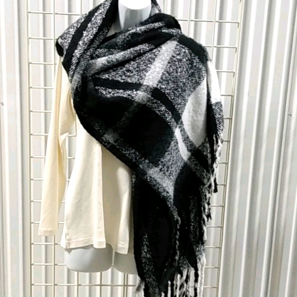 Calvin Klein Accessories - Calvin Klein Wrap